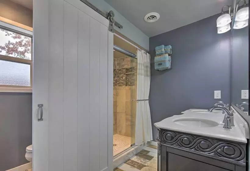 Tranquil Lakefront Cabin: Fire Pit, Grill & Patio