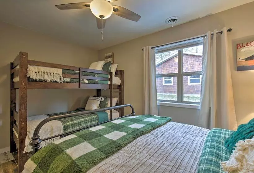 Tranquil Lakefront Cabin: Fire Pit, Grill & Patio