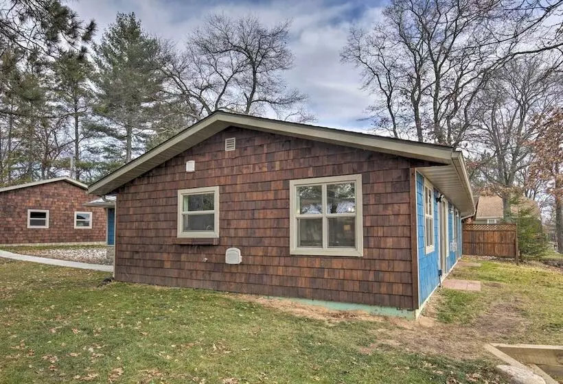 Tranquil Lakefront Cabin: Fire Pit, Grill & Patio