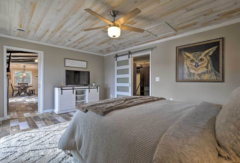 Tranquil Lakefront Cabin: Fire Pit, Grill & Patio