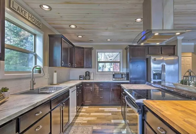 Tranquil Lakefront Cabin: Fire Pit, Grill & Patio