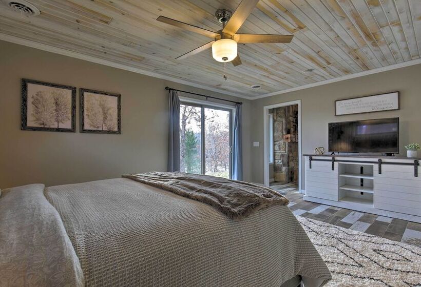 Tranquil Lakefront Cabin: Fire Pit, Grill & Patio