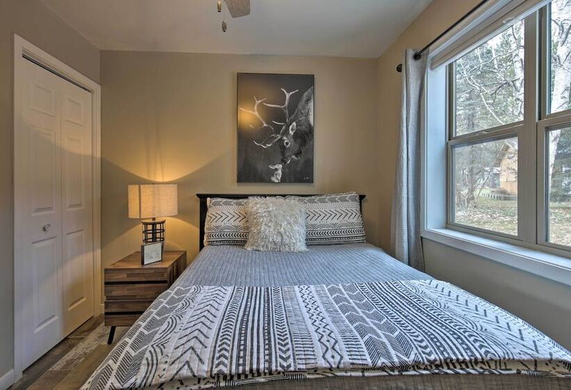 Tranquil Lakefront Cabin: Fire Pit, Grill & Patio