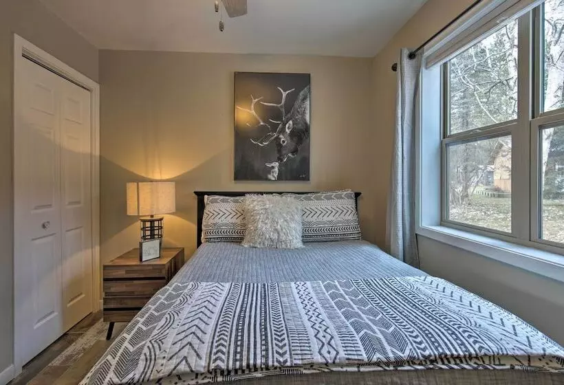 Tranquil Lakefront Cabin: Fire Pit, Grill & Patio