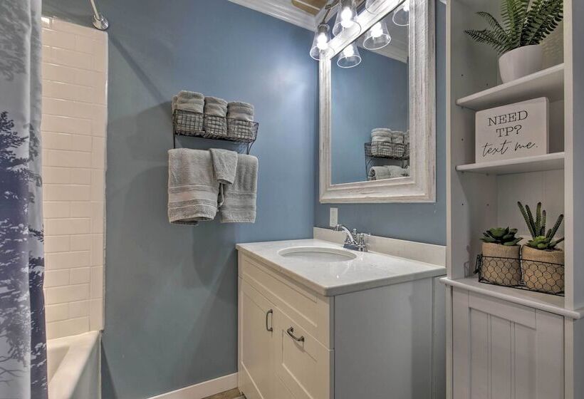 Tranquil Lakefront Cabin: Fire Pit, Grill & Patio