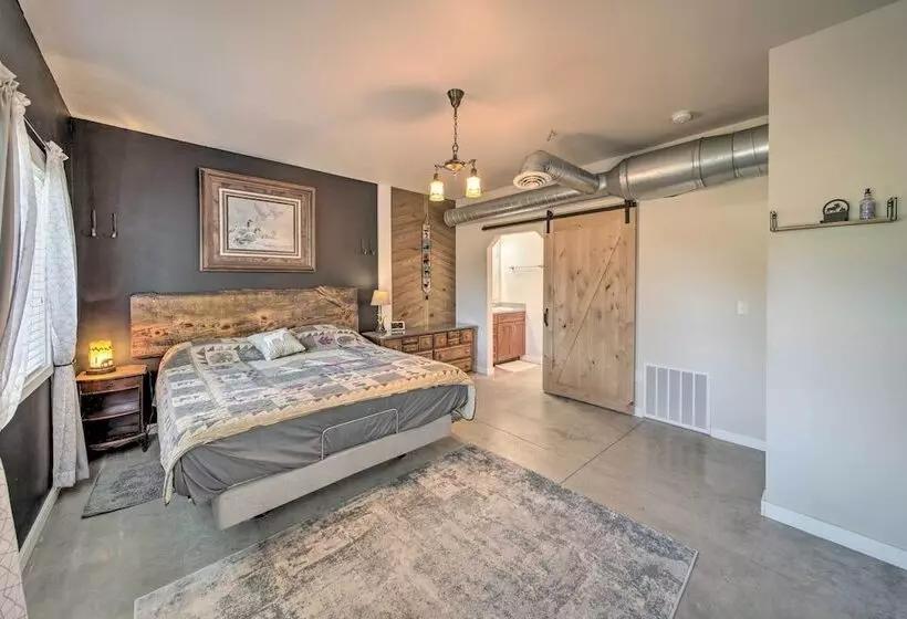 Unique Country Farmhouse Near Lake Roosevelt