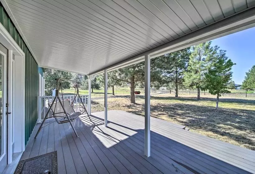 Unique Country Farmhouse Near Lake Roosevelt
