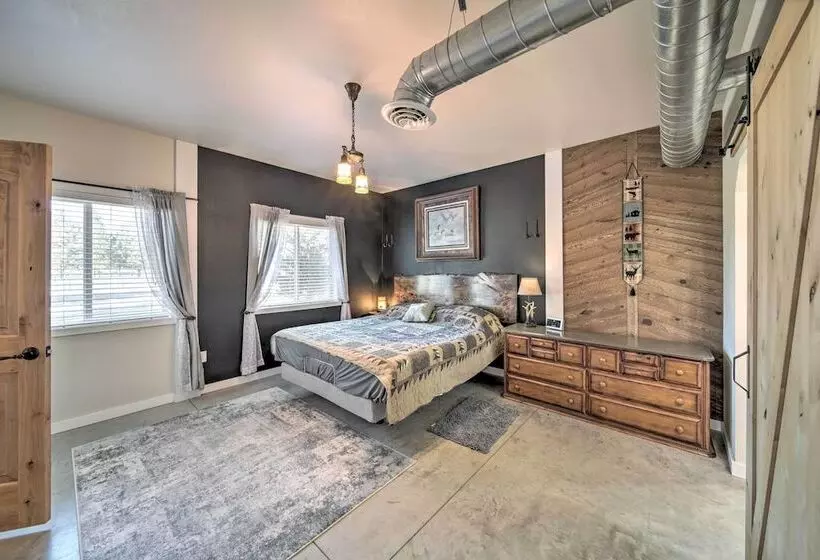 Unique Country Farmhouse Near Lake Roosevelt