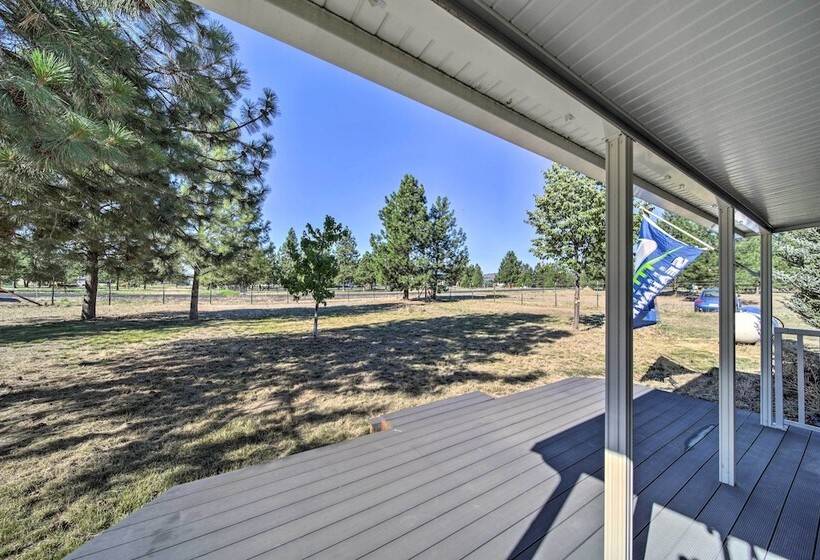 Unique Country Farmhouse Near Lake Roosevelt