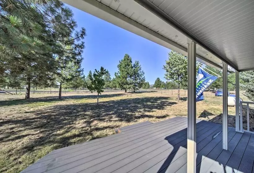Unique Country Farmhouse Near Lake Roosevelt
