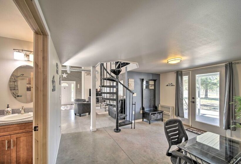 Unique Country Farmhouse Near Lake Roosevelt