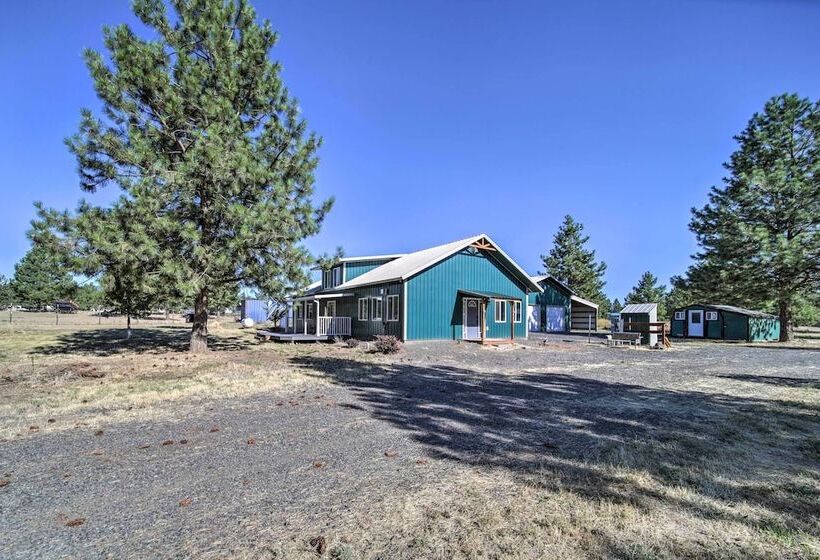 Unique Country Farmhouse Near Lake Roosevelt