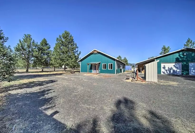 Unique Country Farmhouse Near Lake Roosevelt