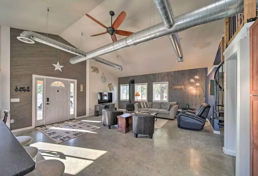 Unique Country Farmhouse Near Lake Roosevelt