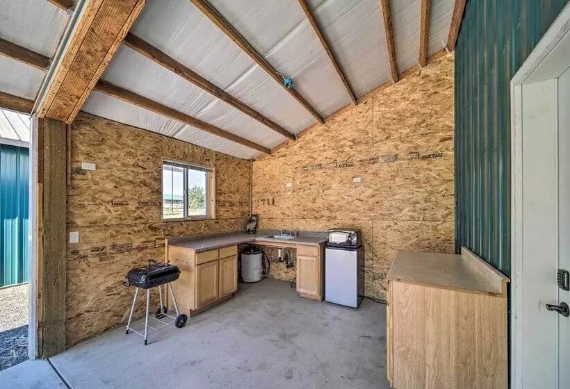 Unique Country Farmhouse Near Lake Roosevelt