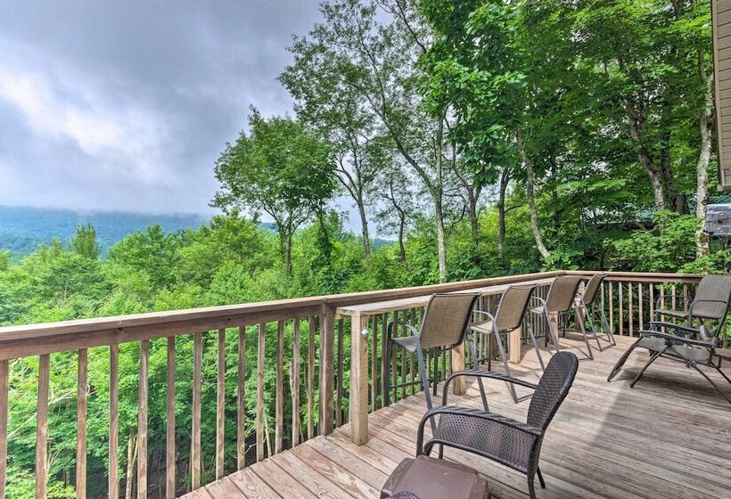 Deck & Mtn Views: Beech Mountain Cabin