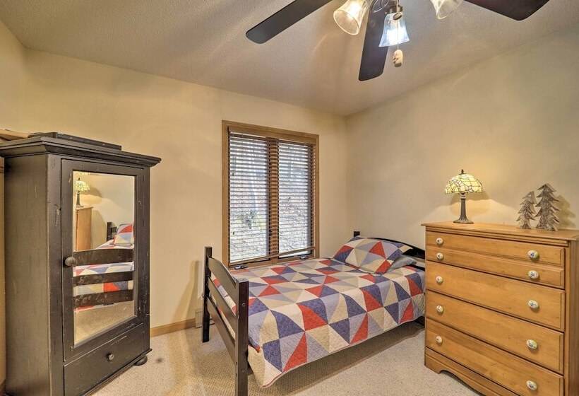 Deck & Mtn Views: Beech Mountain Cabin