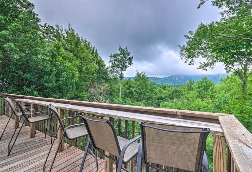 Deck & Mtn Views: Beech Mountain Cabin