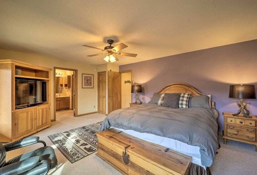 Deck & Mtn Views: Beech Mountain Cabin