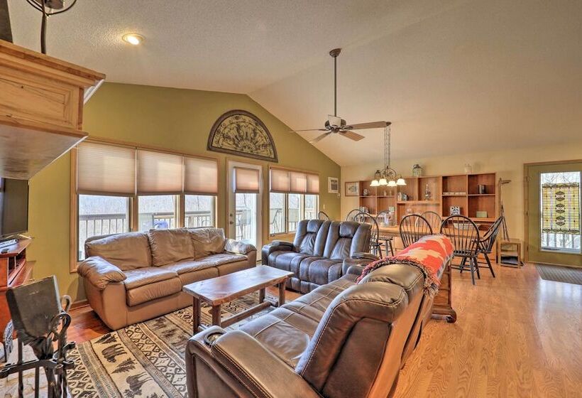 Deck & Mtn Views: Beech Mountain Cabin