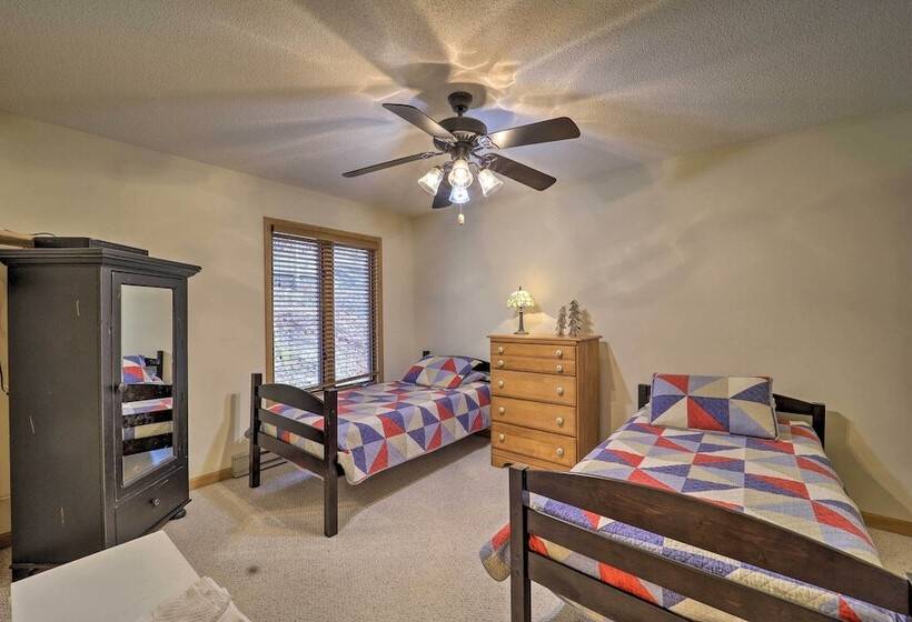 Deck & Mtn Views: Beech Mountain Cabin