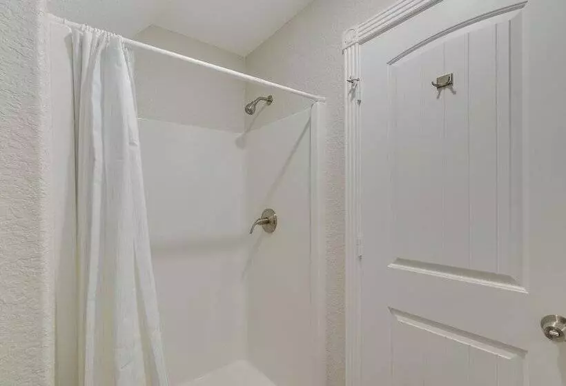 Walk To Water: Family Friendly Surfside Beach Home