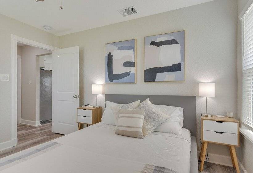 Walk To Water: Family Friendly Surfside Beach Home