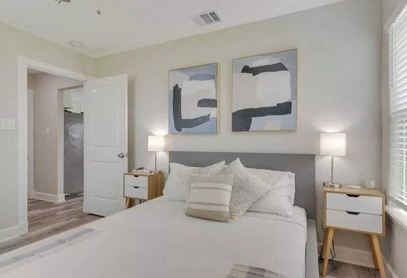 Walk To Water: Family Friendly Surfside Beach Home