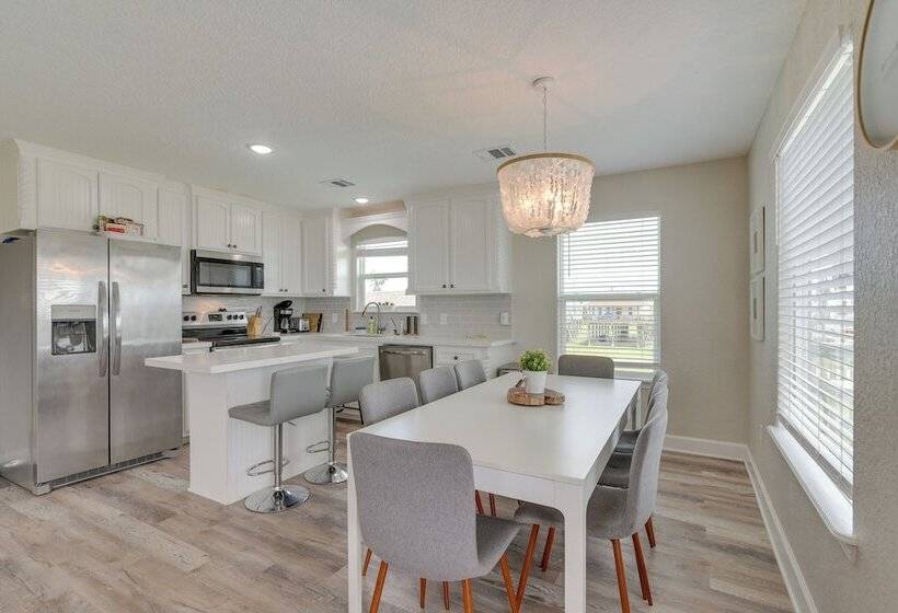 Walk To Water: Family Friendly Surfside Beach Home