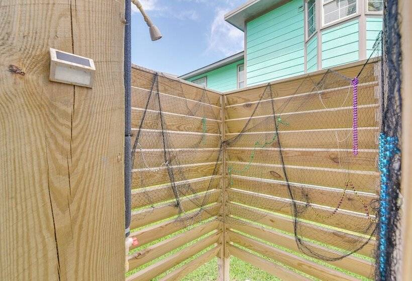 Walk To Water: Family Friendly Surfside Beach Home