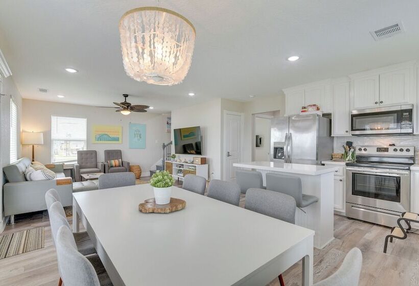 Walk To Water: Family Friendly Surfside Beach Home
