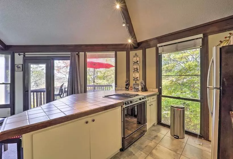 Skiway Chalet  Home W/ Hot Tub In Beech Mountain!
