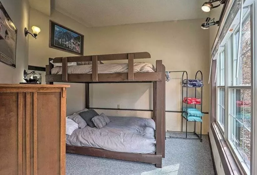 Skiway Chalet  Home W/ Hot Tub In Beech Mountain!