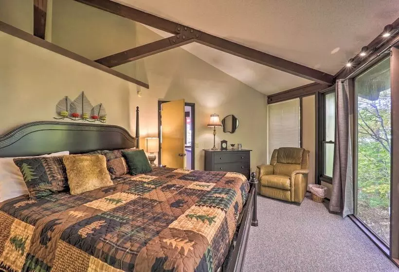Skiway Chalet  Home W/ Hot Tub In Beech Mountain!
