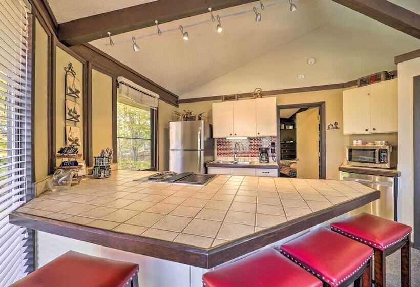 Skiway Chalet Home W/ Hot Tub In Beech Mountain!