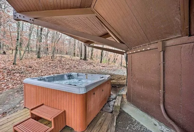 Skiway Chalet  Home W/ Hot Tub In Beech Mountain!