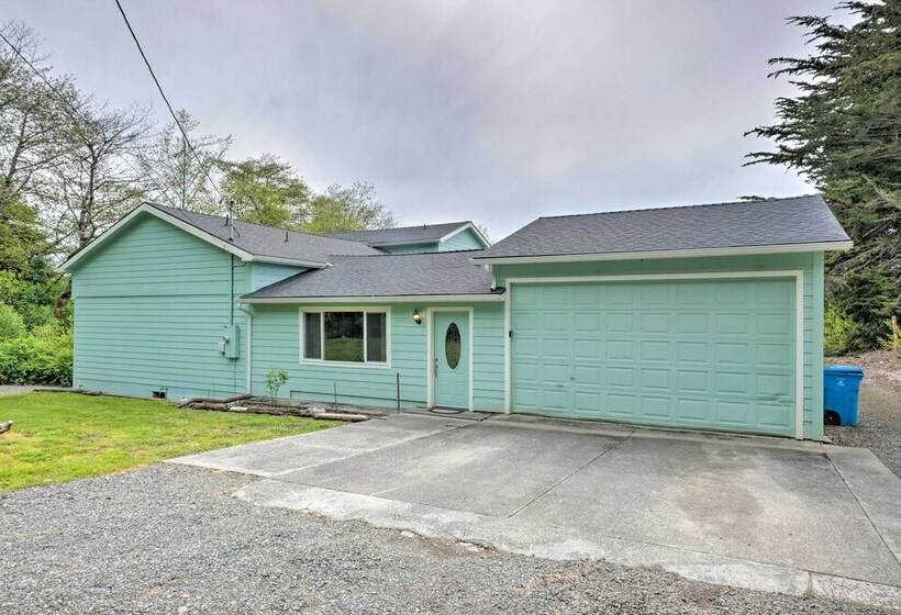 Bungalow W/ Wraparound Deck   8 Mi To Brookings