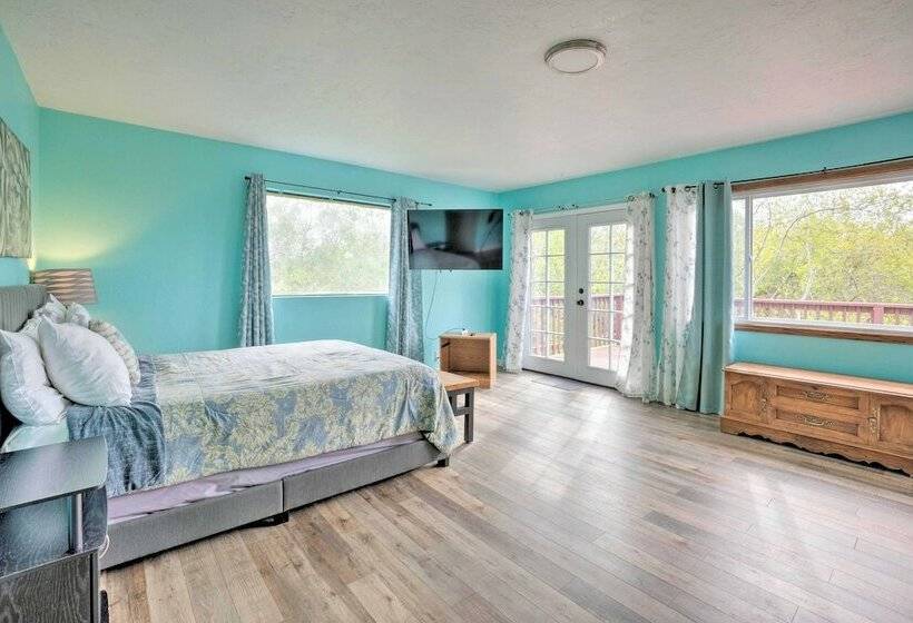 Bungalow W/ Wraparound Deck   8 Mi To Brookings