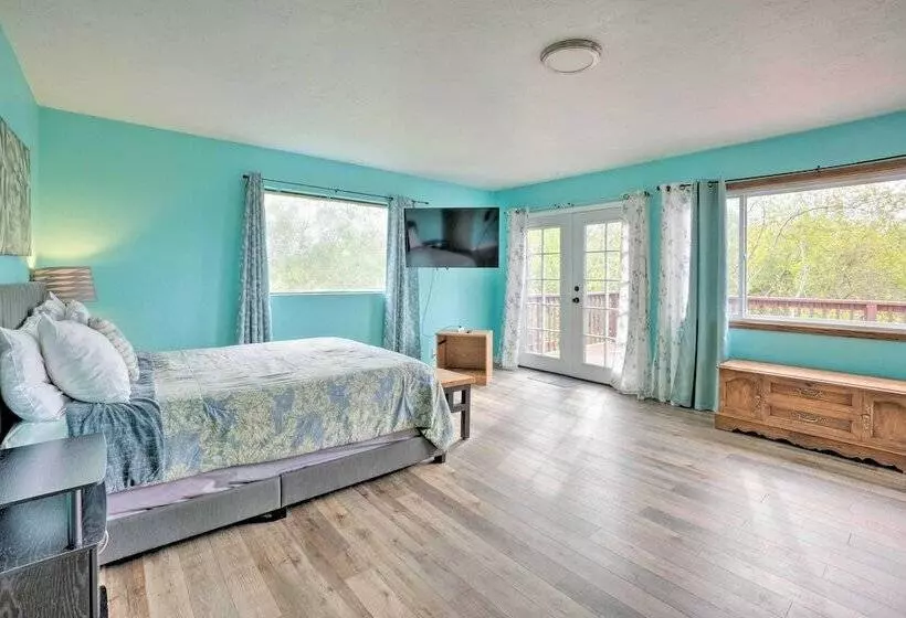 Bungalow W/ Wraparound Deck   8 Mi To Brookings