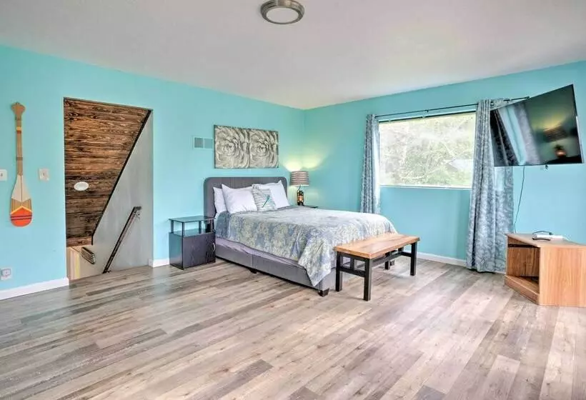 Bungalow W/ Wraparound Deck   8 Mi To Brookings