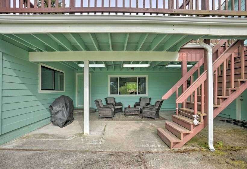 Bungalow W/ Wraparound Deck   8 Mi To Brookings