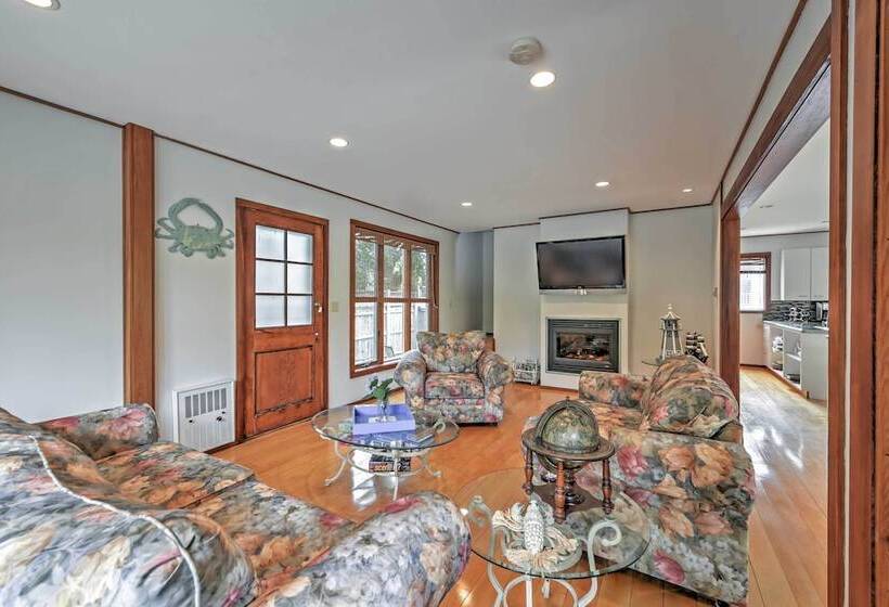 Charming Hyannis Home W/ Deck: Walk To Beach!