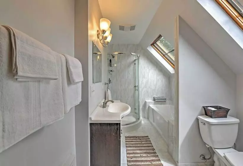 Charming Hyannis Home W/ Deck: Walk To Beach!