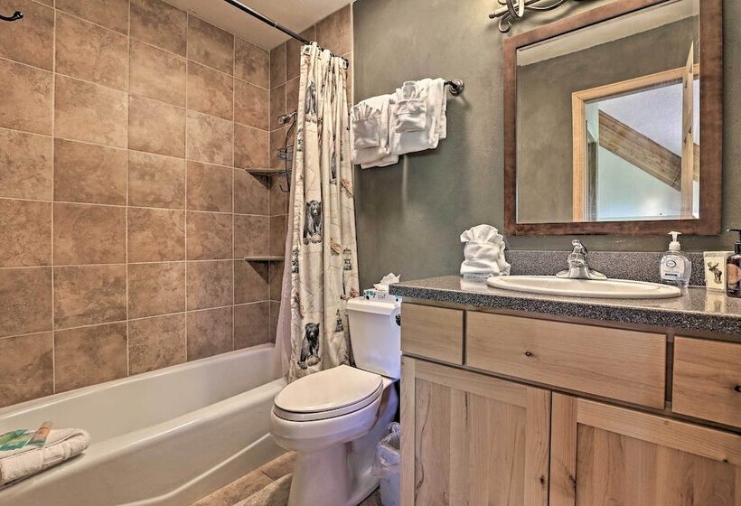 10 Mi To Keystone Resort: Cabin W/ Hot Tub!