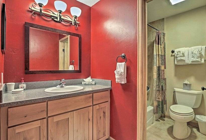 10 Mi To Keystone Resort: Cabin W/ Hot Tub!