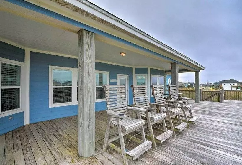 Walk To Beach: Coastal Home In Port Bolivar!