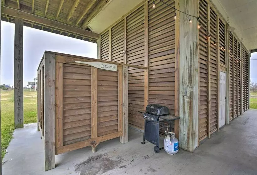 Walk To Beach: Coastal Home In Port Bolivar!