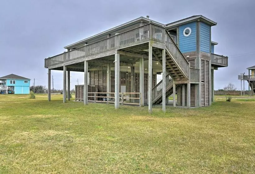 Walk To Beach: Coastal Home In Port Bolivar!