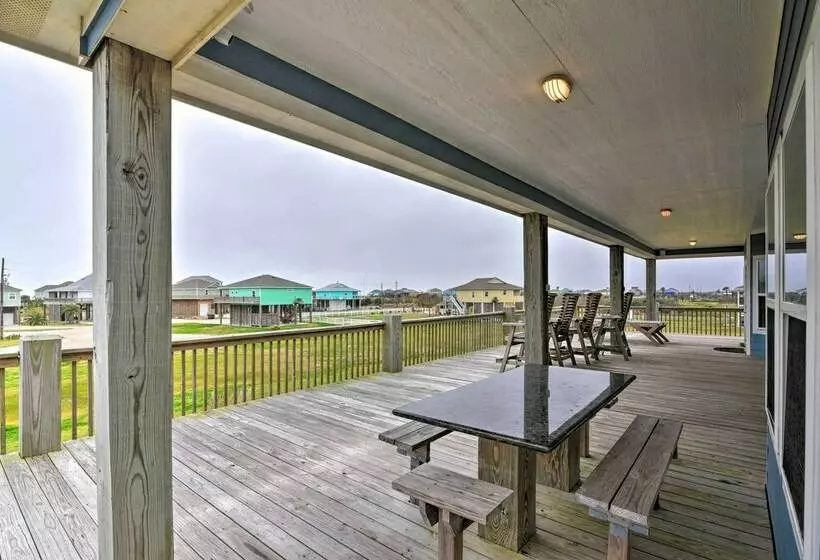 Walk To Beach: Coastal Home In Port Bolivar!