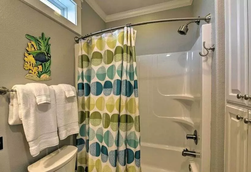 Walk To Beach: Coastal Home In Port Bolivar!